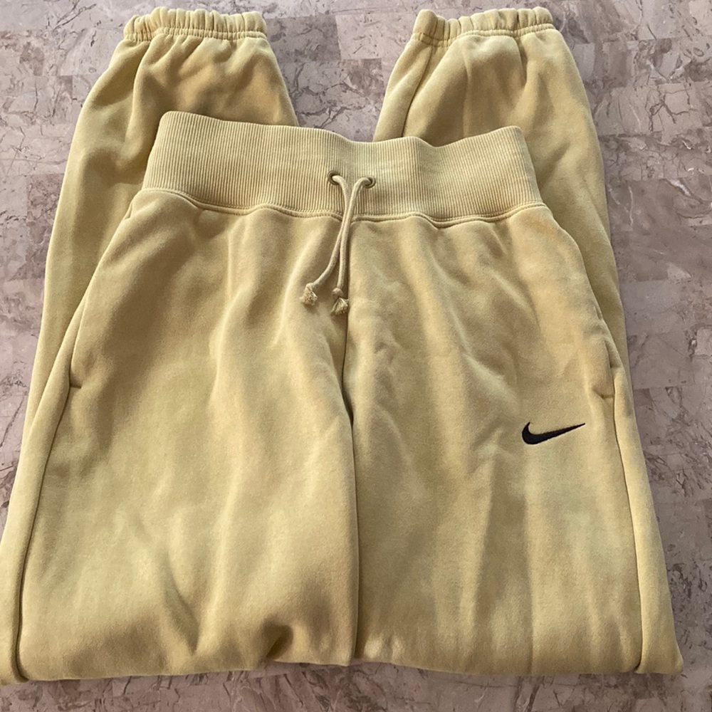 New Nike Phoenix Fleece High-Waisted Oversized Sweatpants | Buff Gold XS